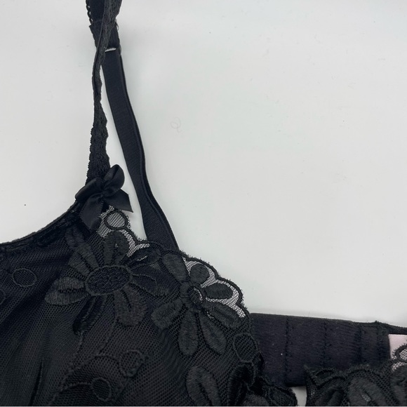 Victoria's Secret Black Lace Bra Underwire Floral Lined Adjustable Straps 36B - Picture 3 of 4
